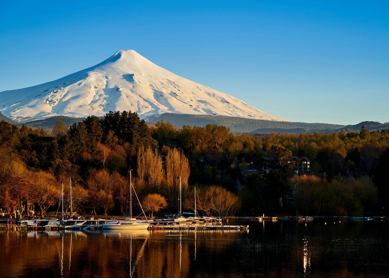 Volcán Villarrica at golden hour above the marina on Lago Villarrica